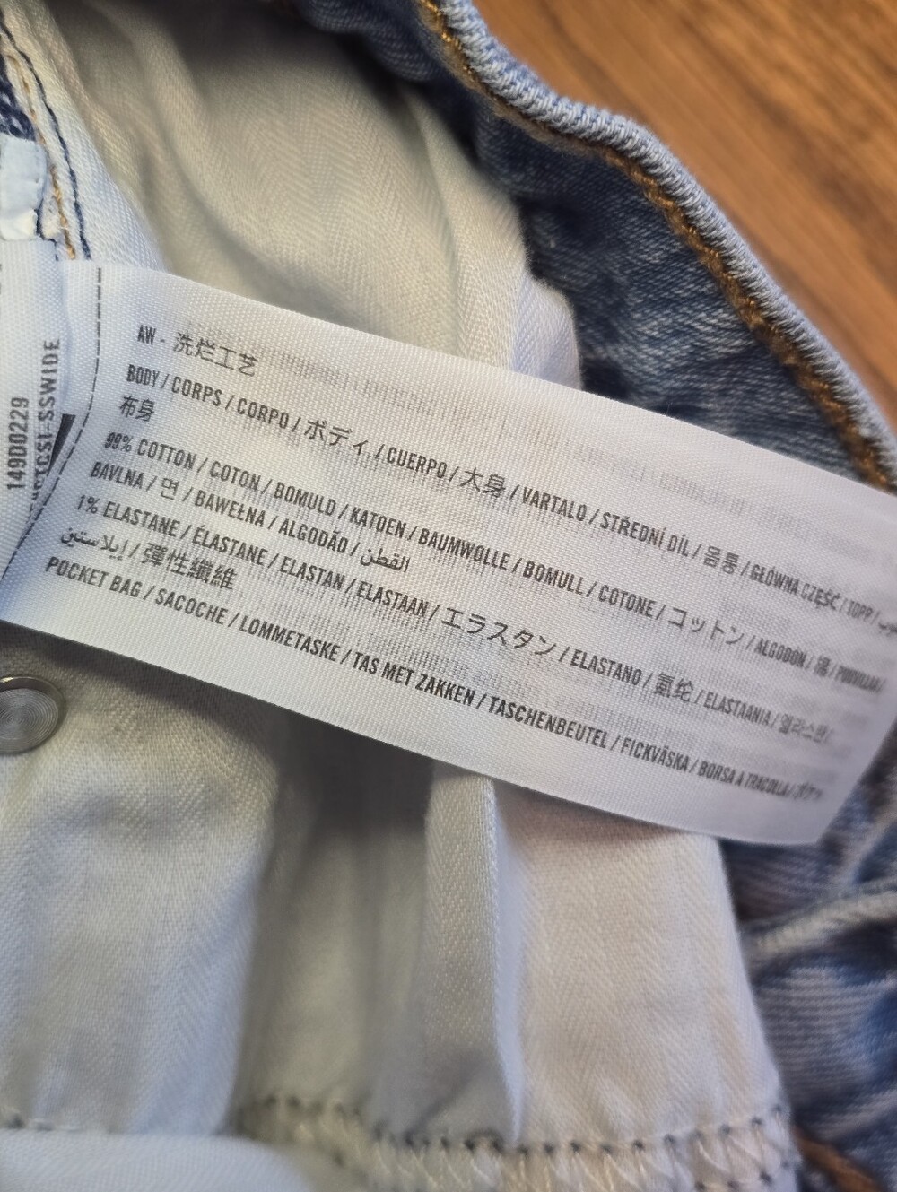 Abercrombie & Fitch Curve Love The Dad Short High Rise Size 30/10 Light Wash - Picture 8 of 8